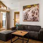 Tiroler Weinstube 公寓式酒店 4*