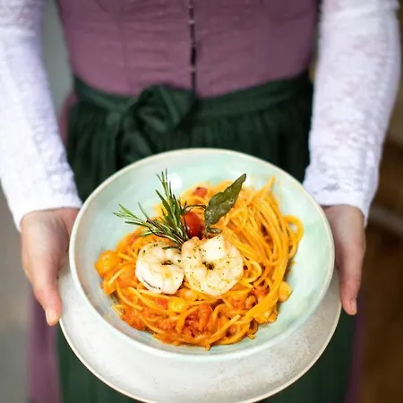 Tiroler Weinstube Aparthotel 4*