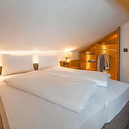 Tiroler Weinstube 4*