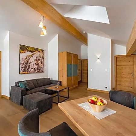 Hotel apartamentowy Tiroler Weinstube