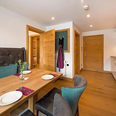 Hotel apartamentowy Tiroler Weinstube 4*