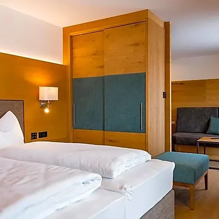 Hotel apartamentowy Tiroler Weinstube 4*