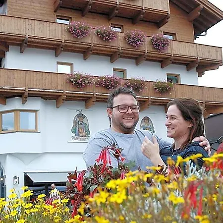 Tiroler Weinstube Hotel apartamentowy