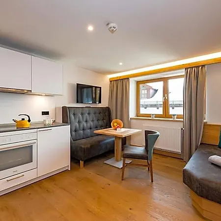 Tiroler Weinstube 4*