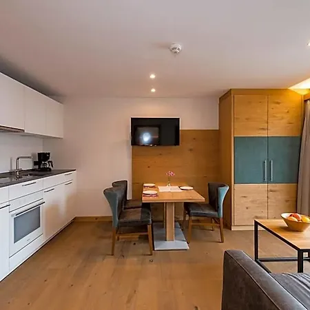 Tiroler Weinstube Apart-hotel Seefeld in Tirol