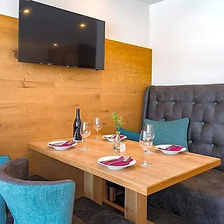 Tiroler Weinstube 4*