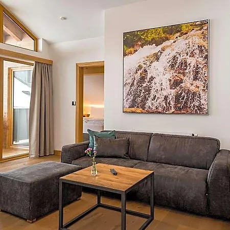 Tiroler Weinstube 4*