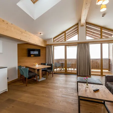 Tiroler Weinstube Апарт-отель 4*