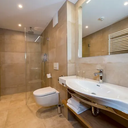 Tiroler Weinstube Aparthotel Seefeld in Tirol