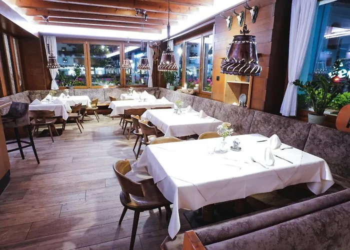 Tiroler Weinstube 4*