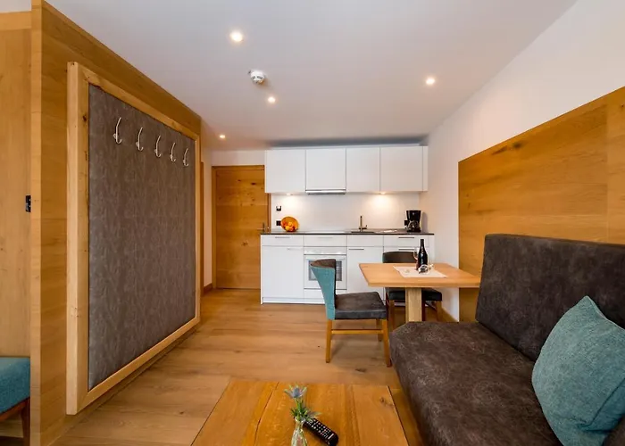 Apartahotel Tiroler Weinstube 4*