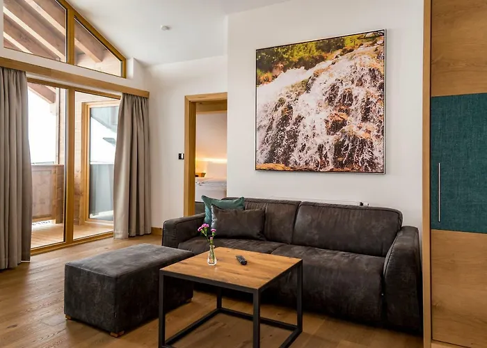 Tiroler Weinstube Apartahotel 4*