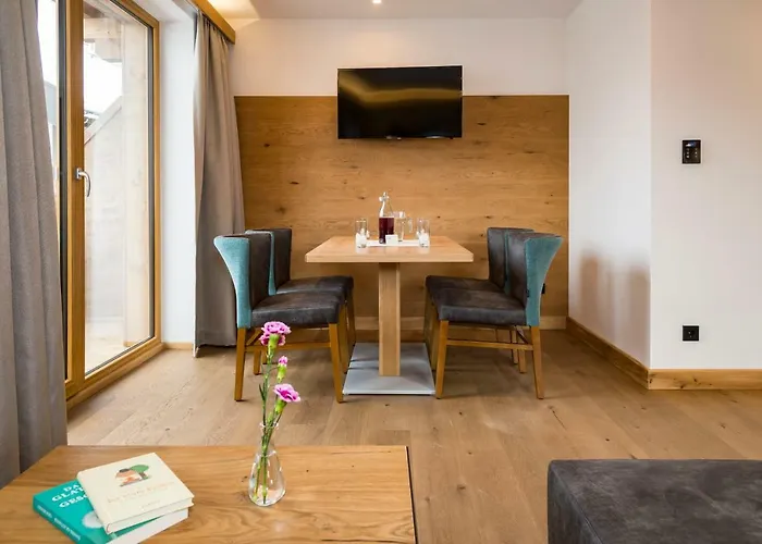 Tiroler Weinstube 公寓式酒店 4*