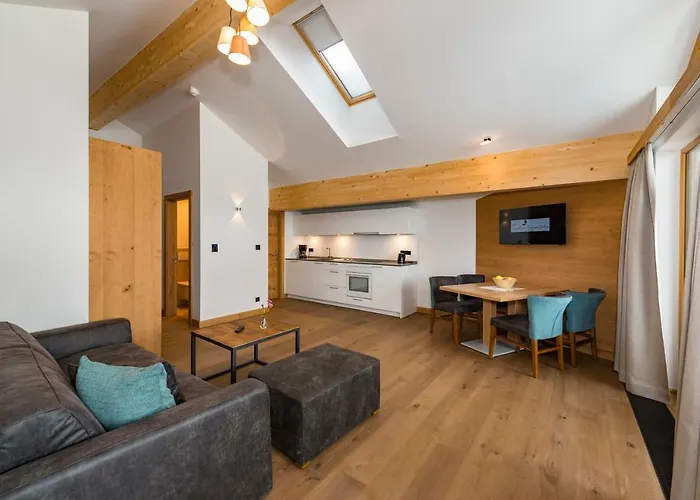 Tiroler Weinstube 蒂罗尔-泽费尔德