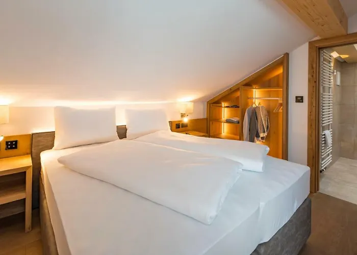 Tiroler Weinstube Апарт-отель 4*