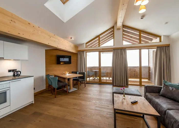 Tiroler Weinstube Апарт-отель 4*