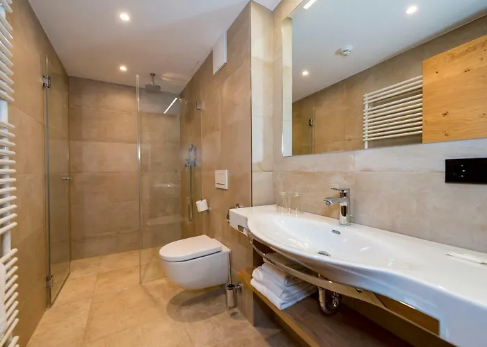 Tiroler Weinstube 公寓式酒店 蒂罗尔-泽费尔德