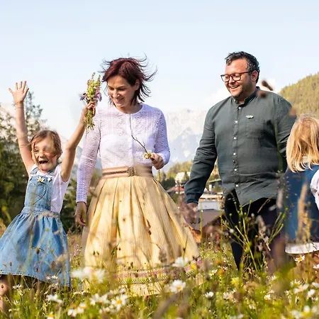 Tiroler Weinstube Aparthotel