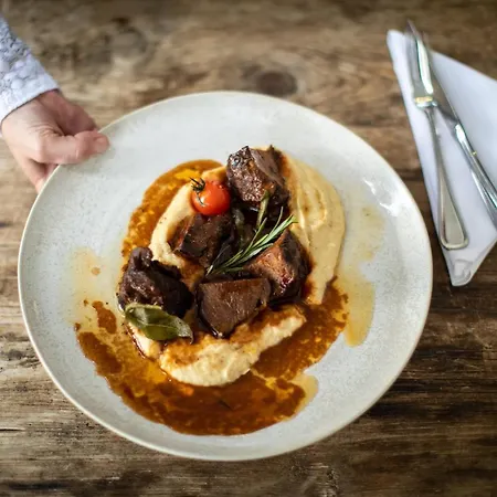 Tiroler Weinstube 4*