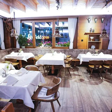 Tiroler Weinstube מלון דירות 4*