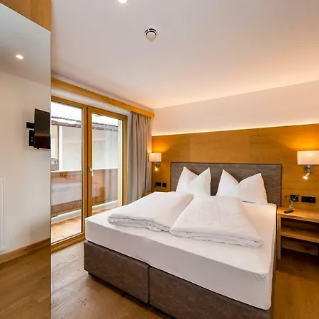 Tiroler Weinstube מלון דירות