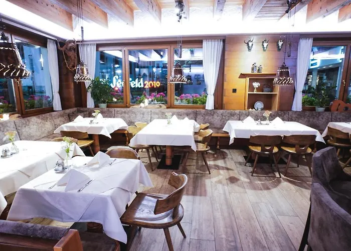 Tiroler Weinstube Aparthotel 4*