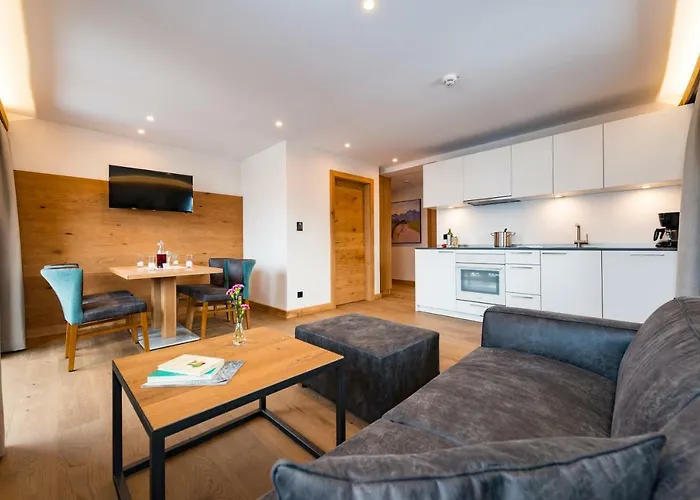 Tiroler Weinstube Aparthotel 4*