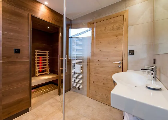 Tiroler Weinstube Aparthotel 4*