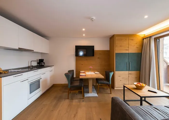 Tiroler Weinstube Aparthotel Seefeld in Tirol