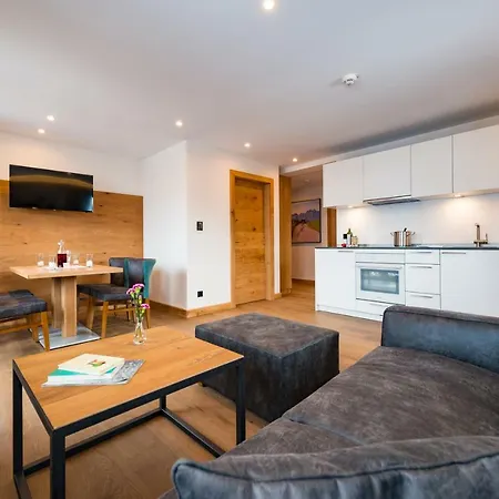 Tiroler Weinstube Aparthotel 4*